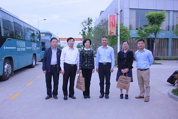 市委領導蒞臨黄瓜视频免费在线观看電氣股份指導非公黨建工作(圖1)